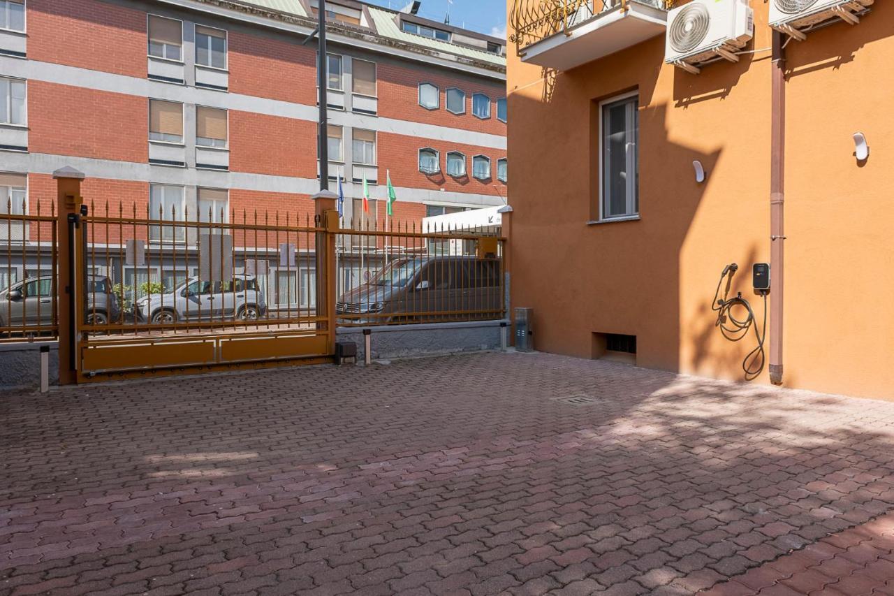 Leader Apartment 4 - Monzino - Hockey Msg Arena - Linate - Milaan Buitenkant foto