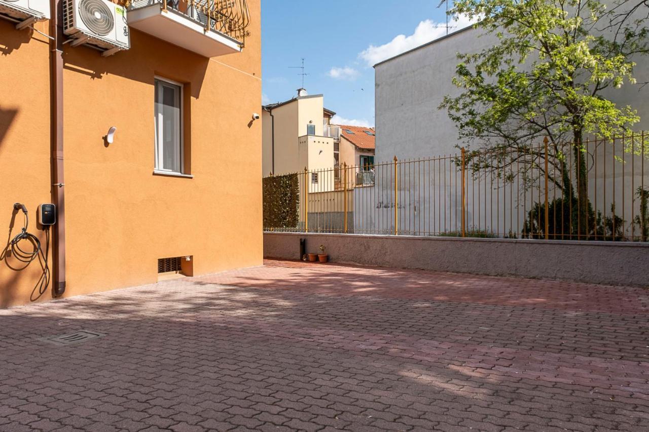 Leader Apartment 4 - Monzino - Hockey Msg Arena - Linate - Milaan Buitenkant foto